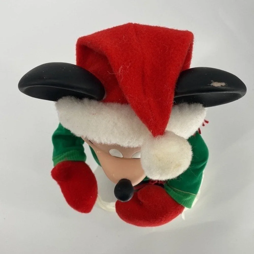 Santa's Best Mickey Unlimited 1998 Mickey Mouse Holiday Animated Ice Skater‎